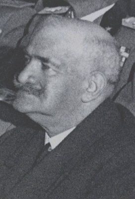 Costanzo Ciano, padre di Galeazzo Ciano, nasce nel 1976 fu un politico e militare italiano che prese parte alla prima guerra mondiale. Nell’estate del 1922, durante l’occupazione fascista di Livorno, il 3 agosto, Ciano guida il gruppo di Fascisti che dopo essere entrati nel Palazzo Comunale costringono l’amministrazione socialista alle dimissioni